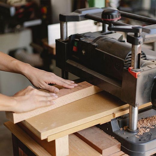 MAQUINARIA Y HERRAMIENTAS PARA CARPINTERÍA Y PROFESIONALES